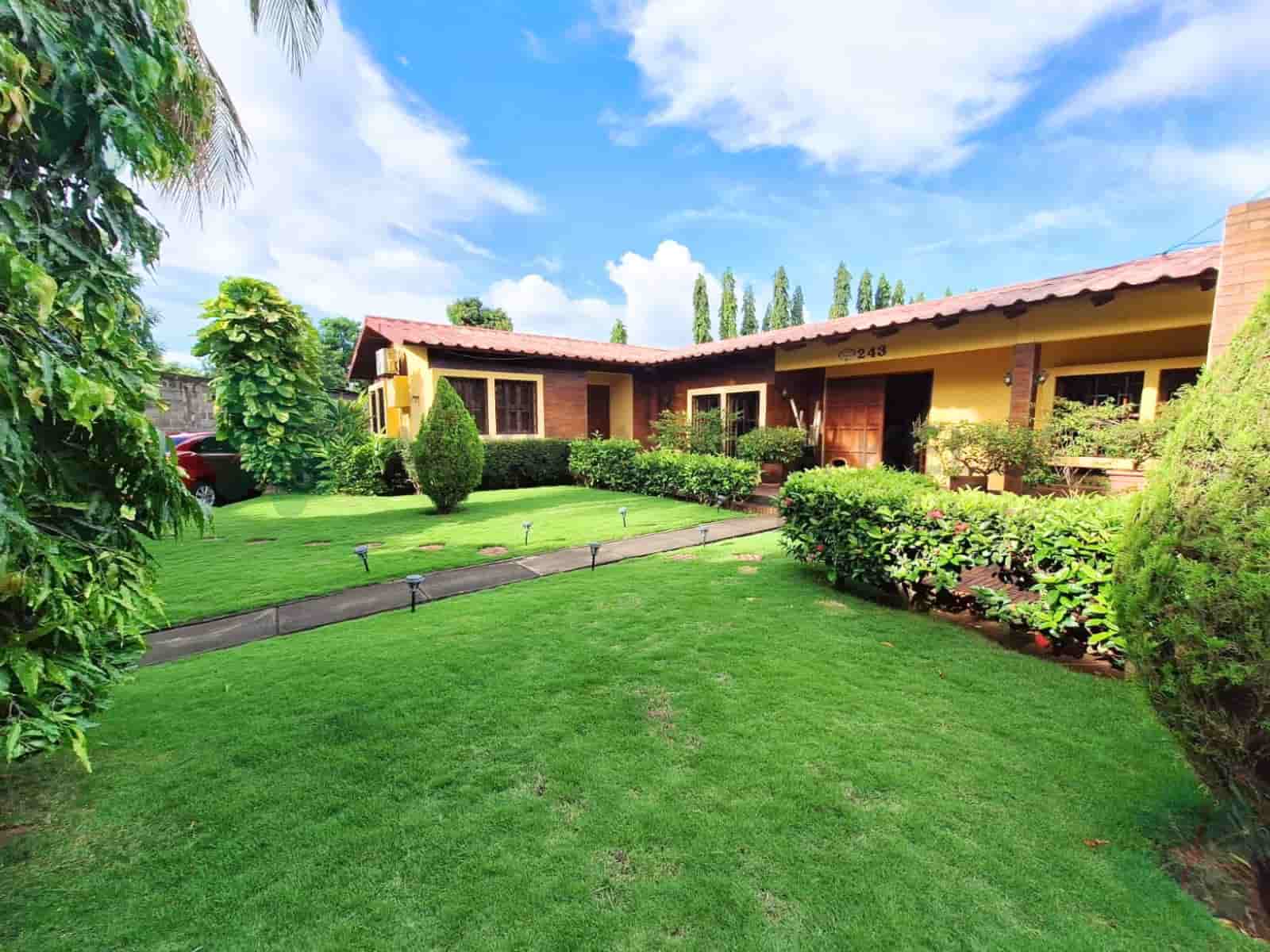 Venta casa en Reparto San Juan